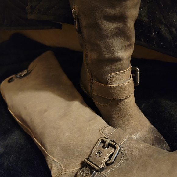 Vincent Camuto... Greenish tall boots - Picture 6 of 8